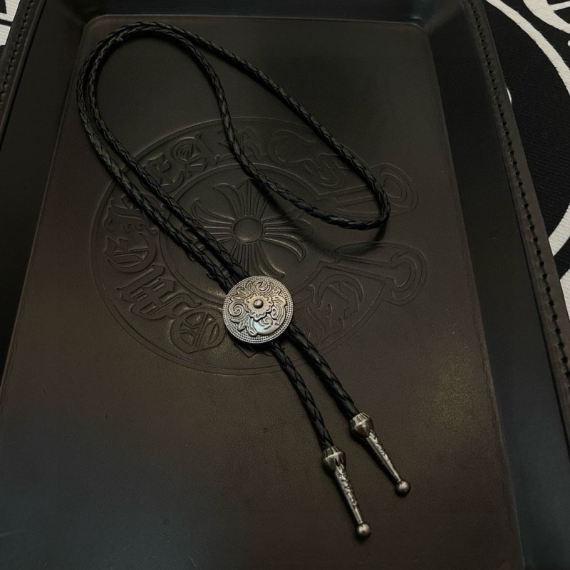 Ch*0me He**ts necklaces